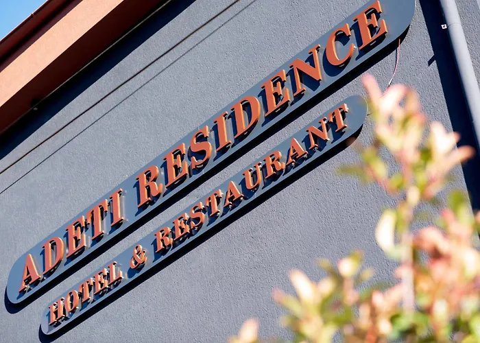 Hotel Adeti 2*