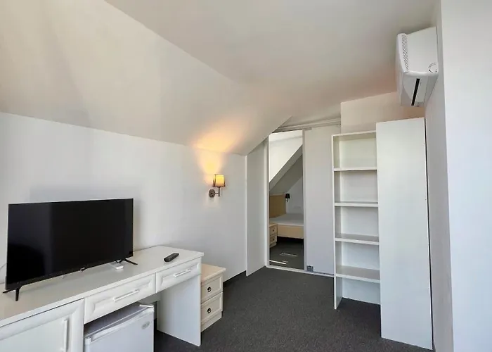 Adeti Hotel