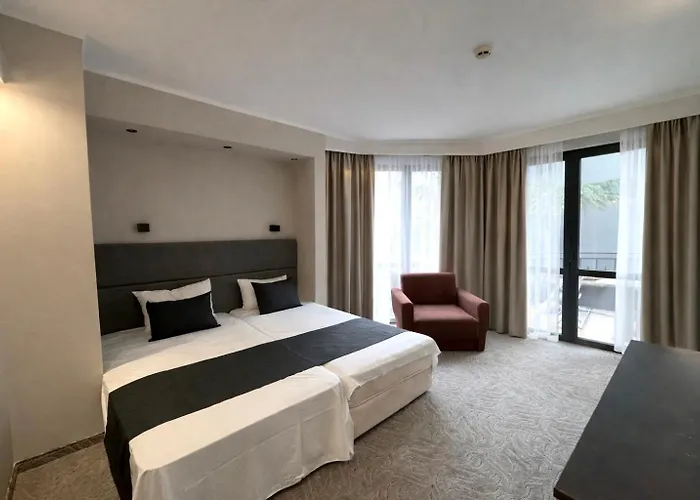 Hotel Adeti 2*