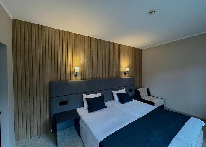 Hotel Adeti 2*
