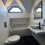 Hotel Adeti 2*