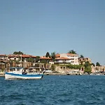 Hotel Adeti 2*