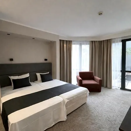 Hotel Adeti 2*