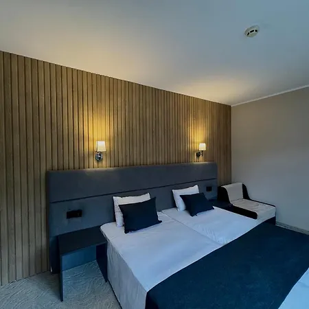 Hotel Adeti 2*