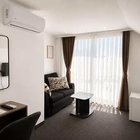 Adeti Hotel